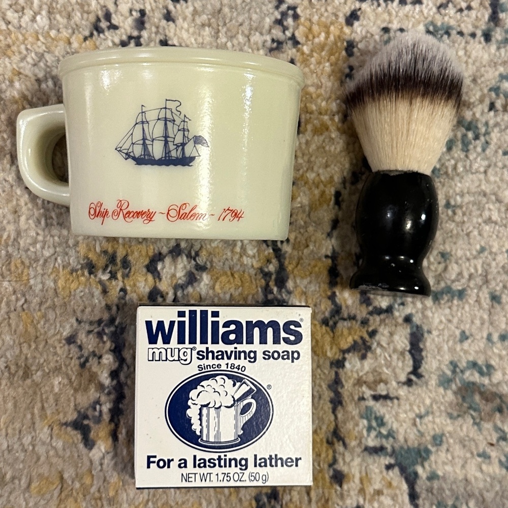 Old Spice milk glass shaving set: wood handle brush & new old stock shaving puck - Picture 2 of 12